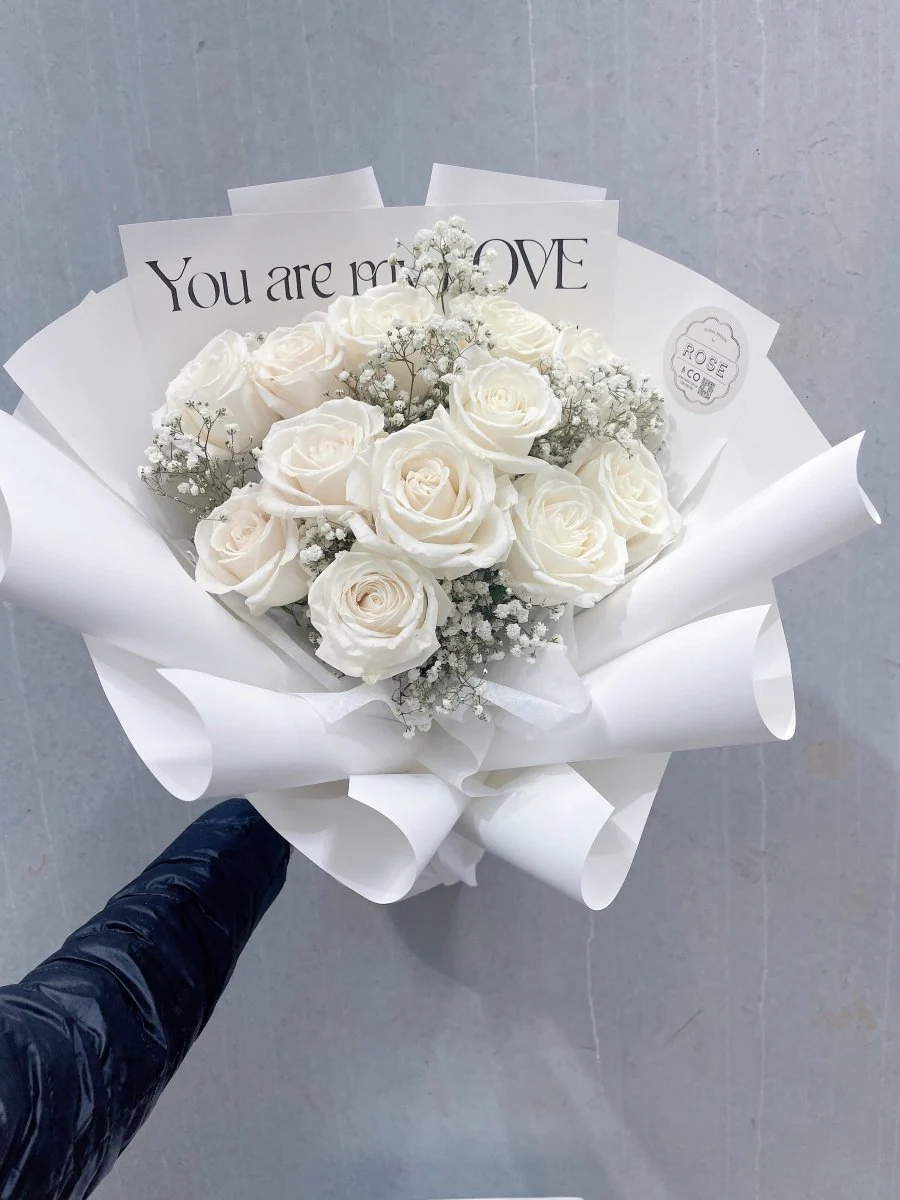 Roses Mixed with Baby’s Breath - Image 3